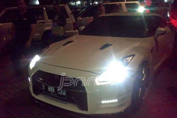 Mobil Mewah Wawan Jadi Obyek Foto - JPNN.COM