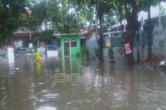 Kemandoran Tergenang, Kemacetan Memanjang - JPNN.COM