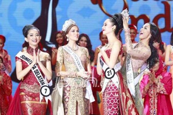 Elvira Devinamira Jadi Puteri Indonesia 2014 - JPNN.COM