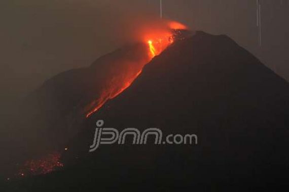 Bukaan Kawah Sinabung Mengerikan - JPNN.COM