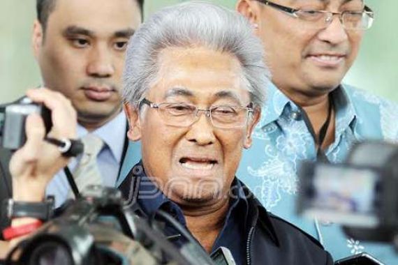 Adnan Buyung Minta Anas dan Penyidik KPK Jujur - JPNN.COM