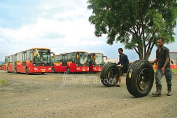 Ada Permainan di Balik Busway Karatan - JPNN.COM