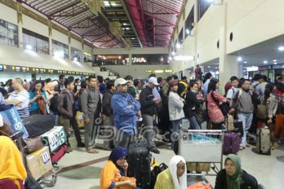Refund Tiket dan Reschedule di Bandara Juanda Semrawut - JPNN.COM