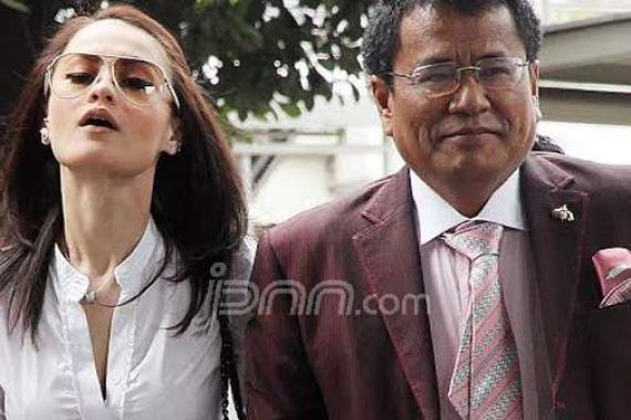 Ini Alasan Wawan Berikan Mobil ke Jennifer Dunn - JPNN.COM