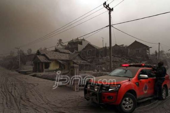 Jalan Tertutup Debu 30 Sentimeter, Jarak Pandang 2 Meter - JPNN.COM