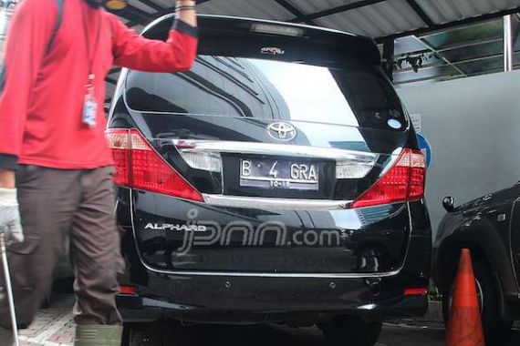 KPK Sita Mobil Lagi dari Kasus Wawan - JPNN.COM