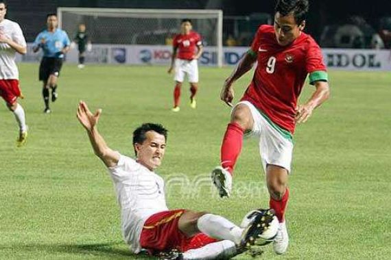 Kecele Masuk Timnas, Samsul Arif Pulang ke Malang - JPNN.COM