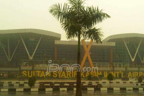 Jelang SBY Datang, Kawasan Bandara Diguyur Hujan - JPNN.COM