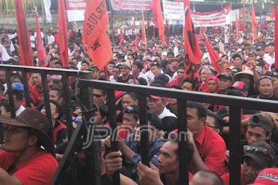 Ribuan Kader PDIP Bersila, Megawati Berbunga-Bunga - JPNN.COM