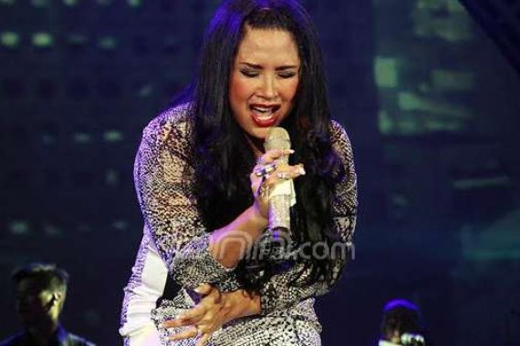 Tampil di Urban Crossover 2014, Titi DJ Minta Dipanggil Mami - JPNN.COM