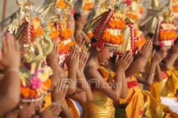 Ribuan Umat Hindu Gelar Melasti - JPNN.COM