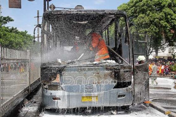 Ini Penyebab Terbakarnya Transjakarta di Manggarai - JPNN.COM