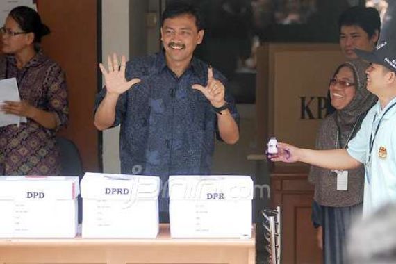 Tebar Kode di TPS Khusus KPK - JPNN.COM