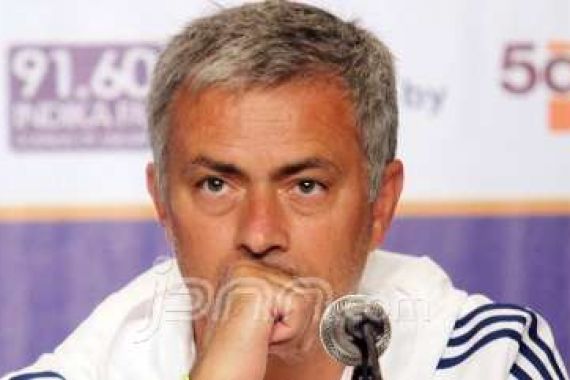 Fans Chelsea Patungan Bayar Denda Mourinho - JPNN.COM