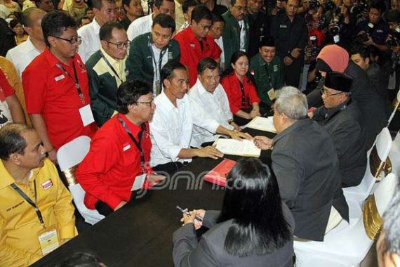 Pendaftaran Kurang Mulus, Jokowi Minta Cek Kesehatan Diundur - JPNN.COM