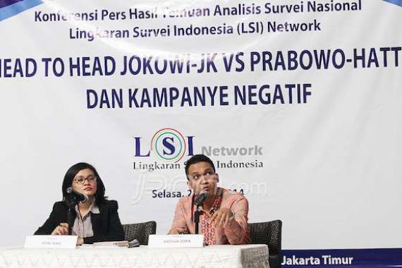 Survei LSI: Jokowi Lebih Jujur, Prabowo Pintar - JPNN.COM