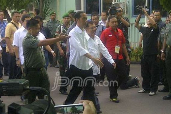 Delapan Jam, Jokowi-JK Jalani 14 Tahapan Tes Kesehatan - JPNN.COM
