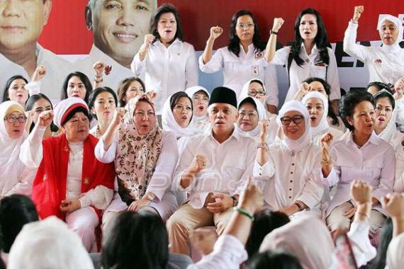 Kaum Perempuan Alirkan Dukungan ke Prabowo-Hatta - JPNN.COM