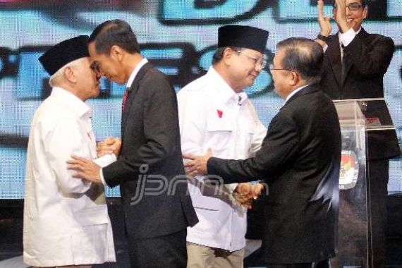 Contekan Jokowi Nyembul, Prabowo Tampak Emosi - JPNN.COM