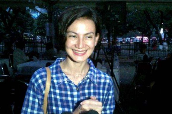 Wanda Hamidah: Hatta Cocoknya dengan Jokowi - JPNN.COM