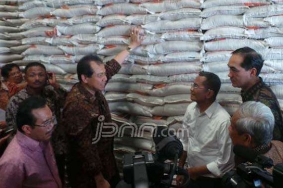 Jaga Stabilitas Harga, Masyarakat Jangan Berlebihan Beli Beras - JPNN.COM