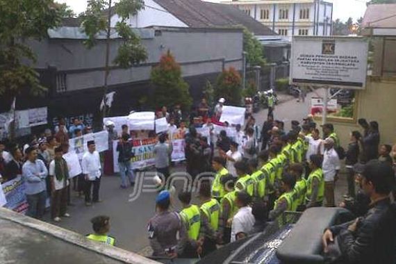 Kicauan Fahri Hamzah Bikin Berang Santri Tasikmalaya - JPNN.COM