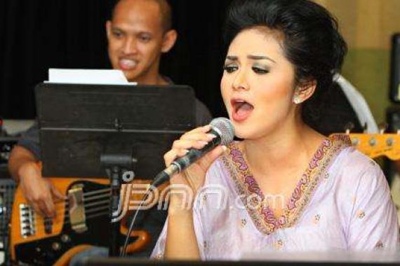 Krisdayanti Pastikan Nyoblos Jokowi - JPNN.COM