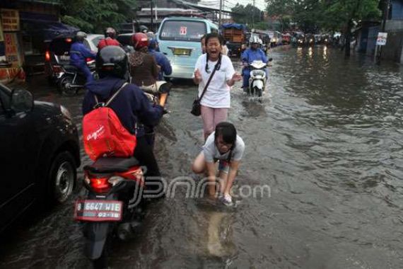 Hujan Lagi, Banjir Lagi, Macet Lagi - JPNN.COM