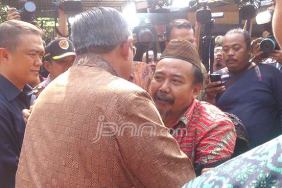 Usai Nyoblos, Presiden Didekati Pria tak Dikenal - JPNN.COM