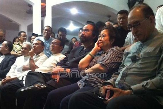 KPU Tetapkan Jokowi, Indonesia Raya Berkumandang di Rumah Megawati - JPNN.COM