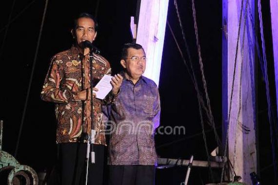 Jokowi: Lupakan Nomor 1 dan 2, Salam 3 Jari Persatuan Indonesia - JPNN.COM