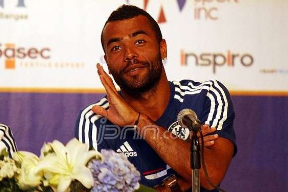 Ashley Cole Tanggapi Bully dengan Guyonan Berkelas - JPNN.COM