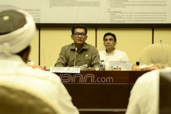 Komisi II DPR Serahkan Tuntutan Tim Prabowo-Hatta ke Pimpinan - JPNN.COM