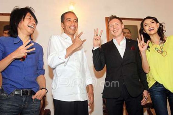 Gitaris Arkarna ke Indonesia untuk Jokowi - JPNN.COM