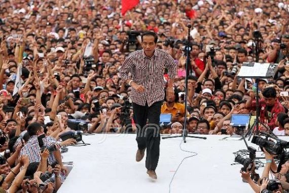 Jokowi: Wajah Saya Gimana? Kelihatan Deg-degan Nggak? - JPNN.COM