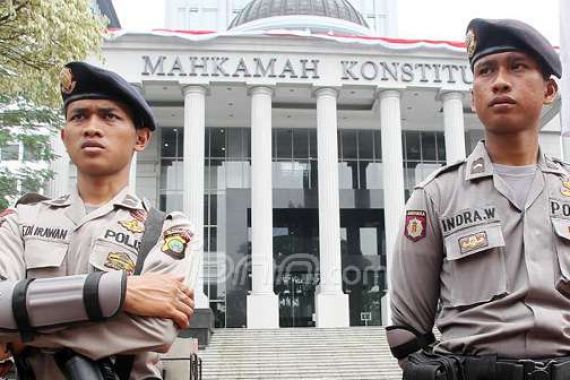 Siaga I Diperpanjang, Gedung MK dan KPU Dijaga Ketat - JPNN.COM