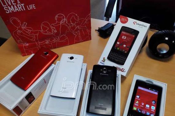 Smartfren Luncurkan Andromax G2 Touch QWERTY Seharga Rp 900 Ribuan - JPNN.COM