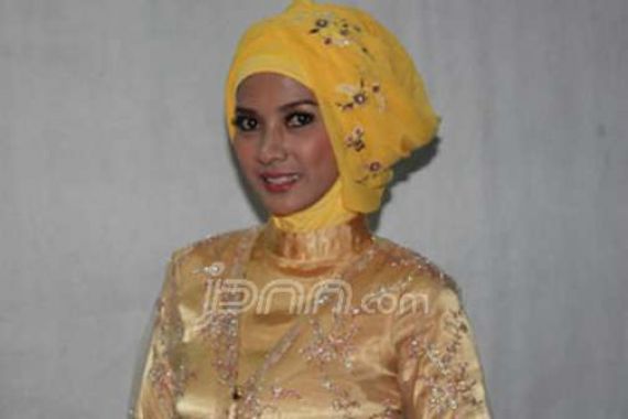 Hijab Stylist ala Denny Damayanti - JPNN.COM