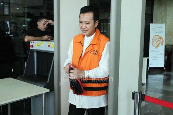 KPK Perpanjang Masa Tahanan Bupati Karawang dan Istri - JPNN.COM
