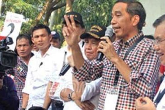 Jokowi: Kalau Mau Gaji Besar Kerja di Swasta Saja - JPNN.COM