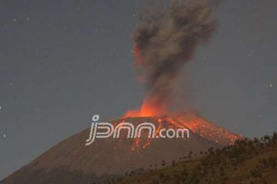 Gunung Slamet Terus Berdentum, Angkutan Evakuasi Disiapkan - JPNN.COM