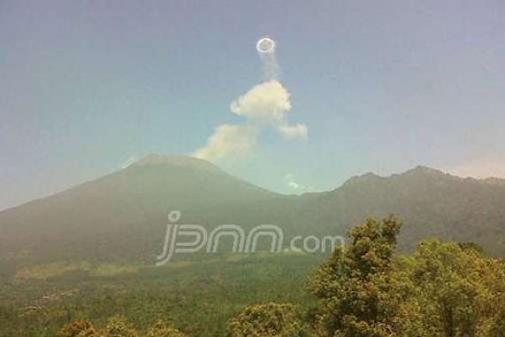 Dentuman Gunung Slamet Capai 17 Kilometer - JPNN.COM