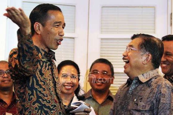 Jokowi Pertahankan Posisi Menko dan Wamenlu - JPNN.COM