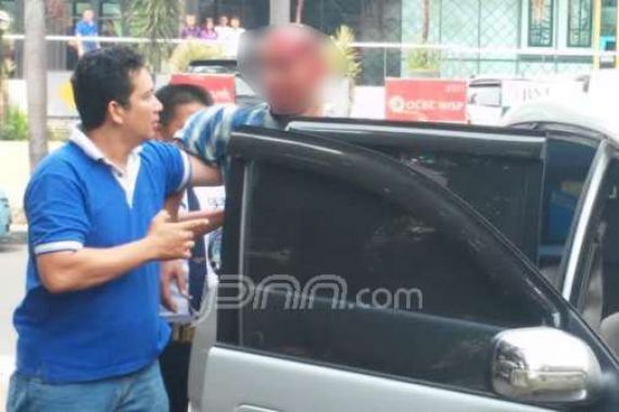 Sudah Diborgol, Pria Asal Timur Tengah Ini Masih Berani Ancam Satpam - JPNN.COM