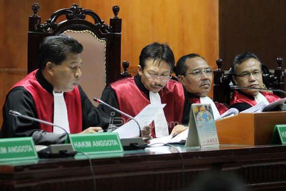 Majelis Hakim Tolak Tuntutan Jaksa Soal Pencabutan Hak Politik - JPNN.COM