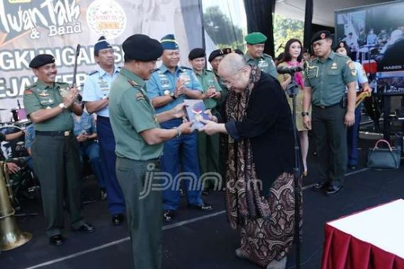 Bos MURI Kagumi Peran TNI di Bidang Lingkungan dan Kemanusiaan - JPNN.COM