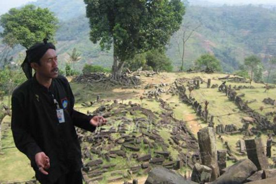 Cerita Para Juru Pelihara Situs Gunung Padang yang Harus Kerja Ekstra - JPNN.COM