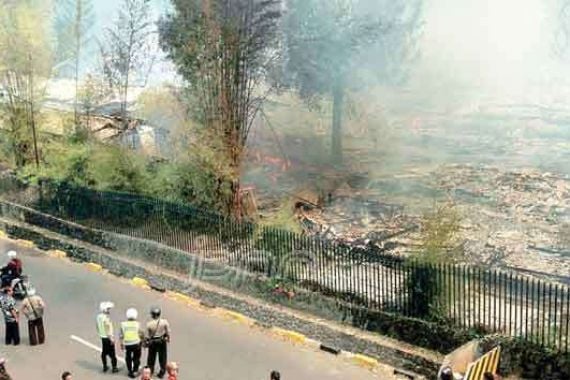 850 Kios Suvenir di Kawasan Wisata Borobudur Terbakar - JPNN.COM
