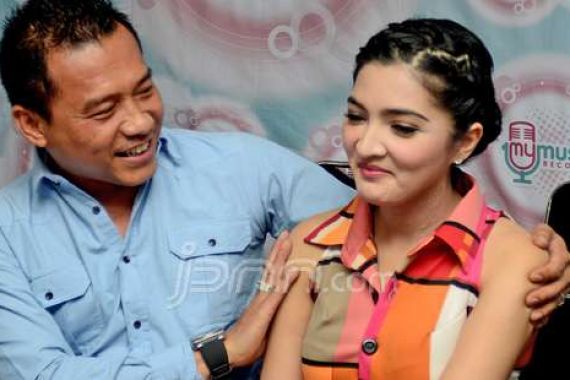 Sambut Kelahiran Anak Pertama, Ashanty Kalap Belanja - JPNN.COM