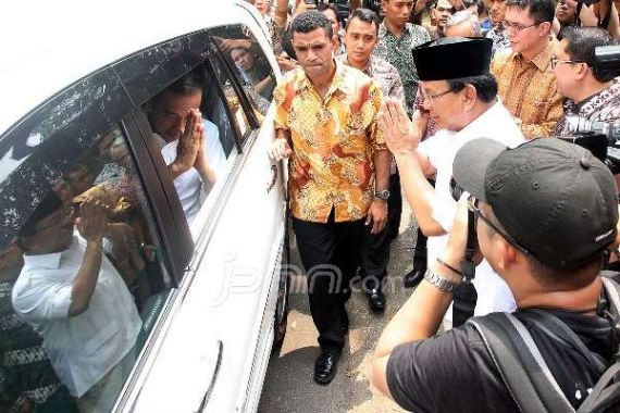 Diajak Nyanyi Prabowo, Jokowi Terkekeh - JPNN.COM